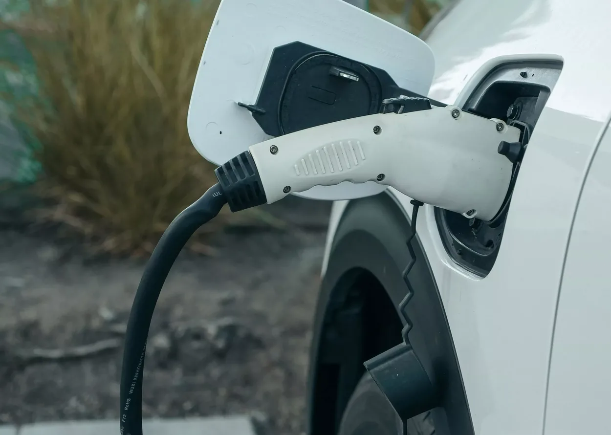Voiture electrique en recharge
