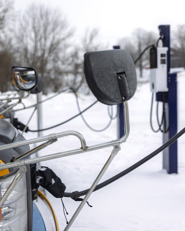 Charging stations Cleo Snow